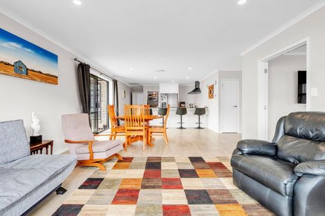 Photo of property in 12 Costello Drive, Ngatea, 3503