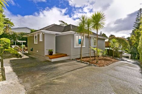 Photo of property in 1/46 Pupuke Road, Hillcrest, Auckland, 0627