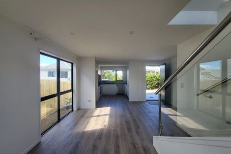 Photo of property in 29 Raleigh Road, Northcote, Auckland, 0627