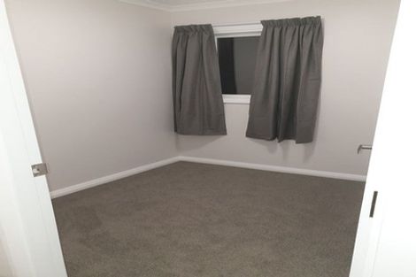 Photo of property in 111 Ruskin Road, Newlands, Wellington, 6037