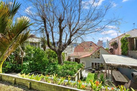 Photo of property in 210 Oriental Parade, Oriental Bay, Wellington, 6011