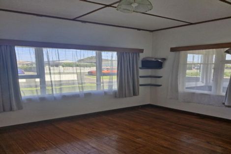 Photo of property in 33 Sackville Street, Fitzroy, New Plymouth, 4312