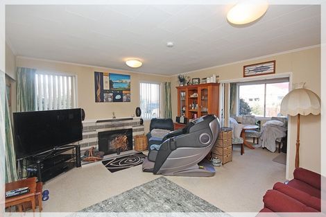 Photo of property in 12 Nuku Street, Tangimoana, 4822