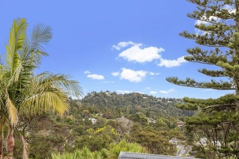 Photo of property in 12 Highland Avenue, Titirangi, Auckland, 0604
