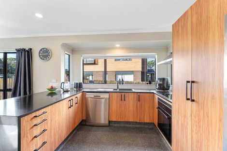 Photo of property in 16 The Avenue, Paraparaumu Beach, Paraparaumu, 5032