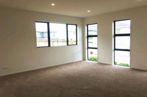 Photo of property in 18 Spyglass Street, Red Beach, 0932