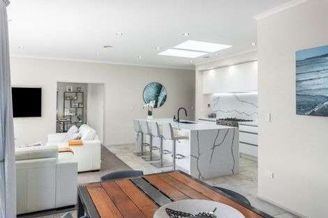 Photo of property in 6 Taranui Way, Paraparaumu Beach, Paraparaumu, 5032