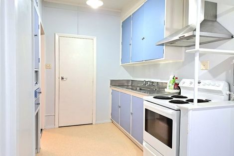 Photo of property in 33 Queen Street, Upper Hutt Central, Upper Hutt, 5018
