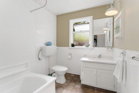 Photo of property in 111 Golf Road, Paraparaumu Beach, Paraparaumu, 5032