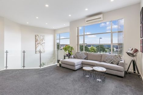 Photo of property in 24 Kittiwake Drive, Schnapper Rock, Auckland, 0632
