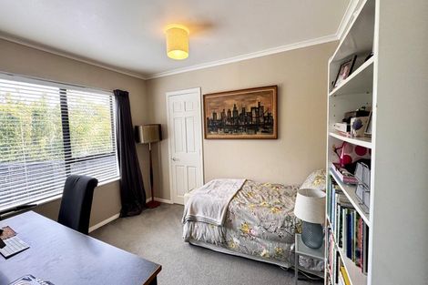 Photo of property in 131 Chelsea View Drive, Chatswood, Auckland, 0626