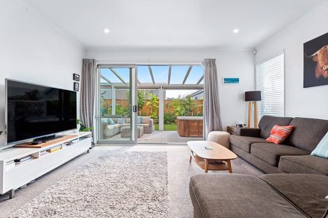 Photo of property in 28 Owen Chapman Drive, Red Beach, 0932