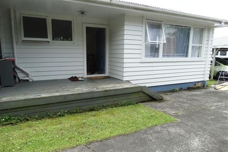 Photo of property in 17 Denver Avenue, Sunnyvale, Auckland, 0612