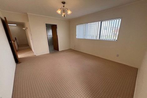 Photo of property in 1 Kincraig Place, Highland Park, Auckland, 2010