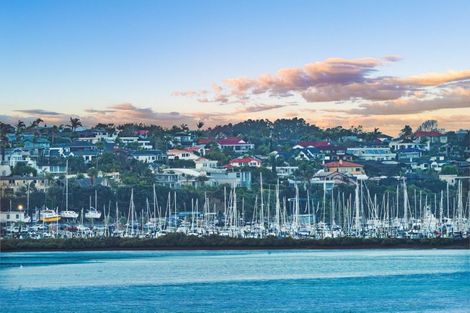 Photo of property in 27a Dawnhaven Drive, Te Atatu Peninsula, Auckland, 0610