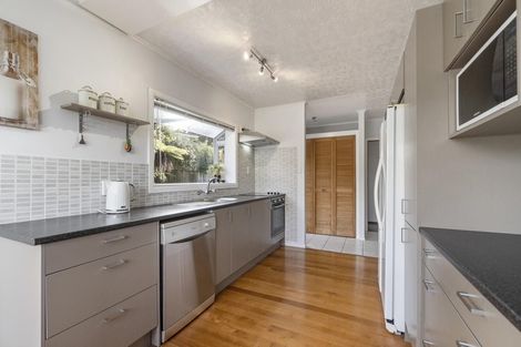 Photo of property in 19 Kashmir Road, Glen Eden, Auckland, 0602