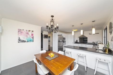 Photo of property in 5 Reremoana Close, Hawera, 4610