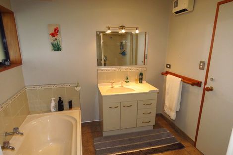 Photo of property in 19 Kew Road, Westport, 7825