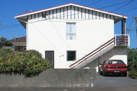 Photo of property in 105f1 Apu Crescent, Lyall Bay, Wellington, 6022