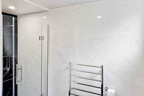 Photo of property in 10 Kuaha Road, Massey, Auckland, 0614