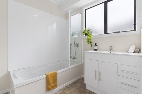 Photo of property in 67 Sunvue Road, Glen Eden, Auckland, 0602