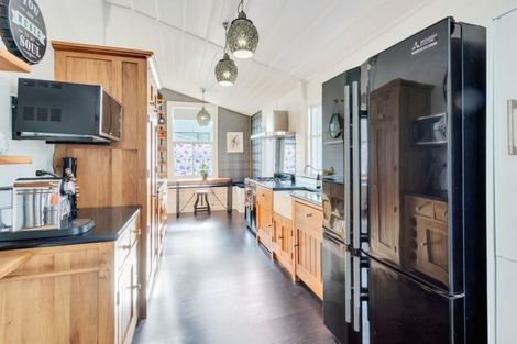 Photo of property in 11 Gow Street, Helensville, 0800