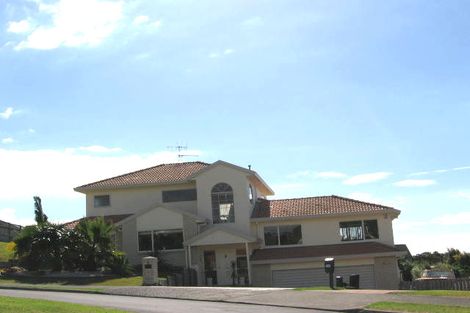 Photo of property in 11 Azure Grove, Unsworth Heights, Auckland, 0632