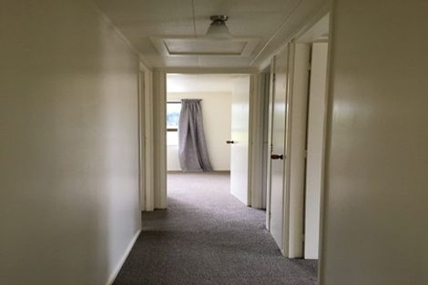 Photo of property in 60 Lavelle Road, Henderson, Auckland, 0612