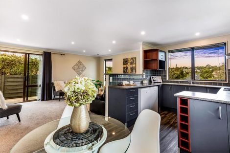 Photo of property in 2/4 Elizabeth Drive, West Harbour, Auckland, 0618