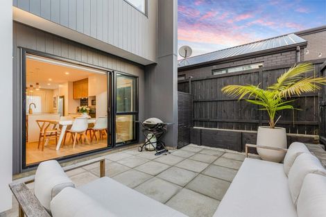 Photo of property in 24a Lumbarda Drive, Kumeu, 0810