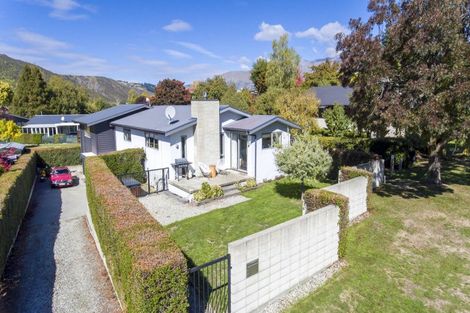 Photo of property in 8 Bracken Street, Arrowtown, 9302