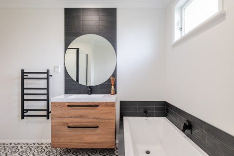 Photo of property in 5 Athlone Place, Hokowhitu, Palmerston North, 4410