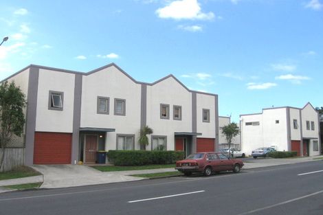 Photo of property in Emery Gardens, 12/4 Ambrico Place, New Lynn, Auckland, 0600
