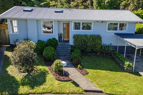 Photo of property in 10 Cotswold Crescent, Newlands, Wellington, 6037