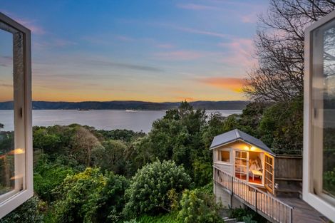 Photo of property in 46 Fortification Road, Karaka Bays, Wellington, 6022