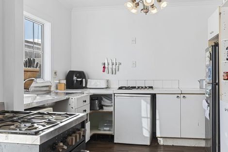 Photo of property in 200 Tukapa Street, Westown, New Plymouth, 4310