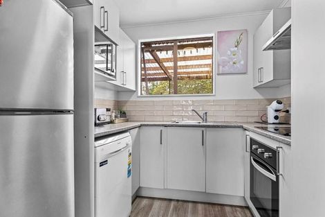 Photo of property in 8 Angeline Place, Massey, Auckland, 0614