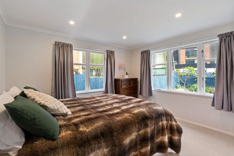 Photo of property in 66 Hungerford Road, Houghton Bay, Wellington, 6023