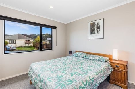 Photo of property in 35 Grimsby Grove, Wainuiomata, Lower Hutt, 5014