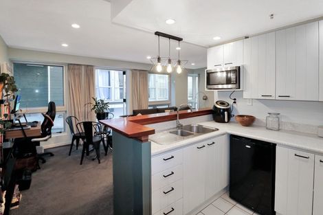 Photo of property in Terrace Heights Apartments, 2g/163 The Terrace, Wellington Central, Wellington, 6011