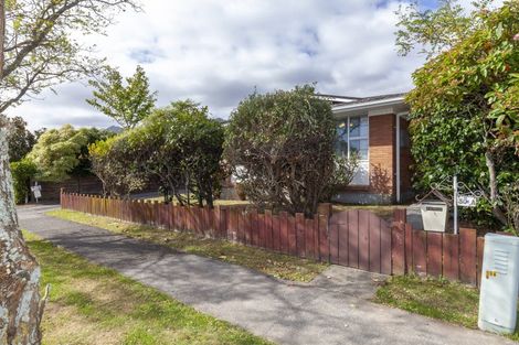 Photo of property in 30a Rewarewa Crescent, Waikanae, 5036