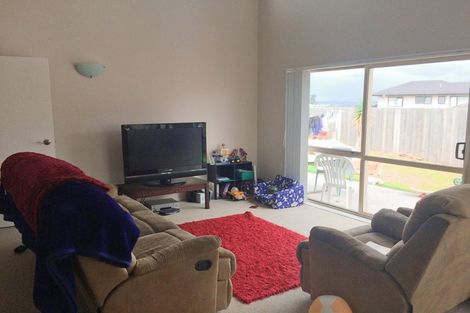 Photo of property in 4 Kereru Rise, Papakura, 2110