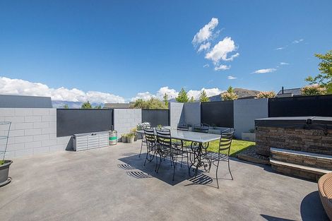 Photo of property in 48 Minaret Ridge, Wanaka, 9305