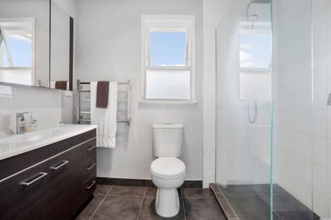 Photo of property in 4 Hatherlow Street, Glenfield, Auckland, 0629