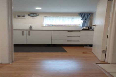 Photo of property in 2a Sunhaven Drive, Newlands, Wellington, 6037