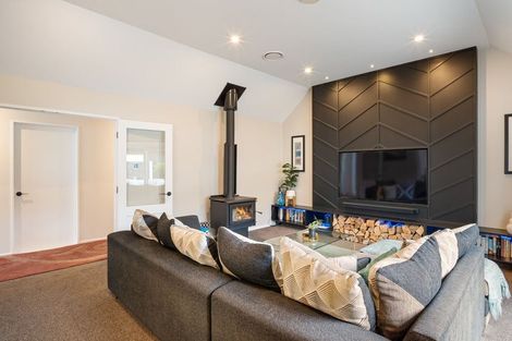 Photo of property in 3 Fieldmoor Place, Parklands, Christchurch, 8083
