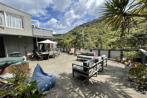 Photo of property in 45-47 Glenesk Road, Piha, New Lynn, 0772