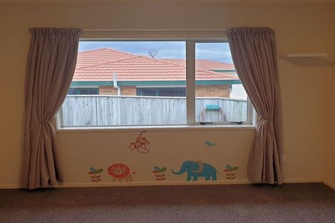 Photo of property in 19a Betty Watt Grove, Riverstone Terraces, Upper Hutt, 5018