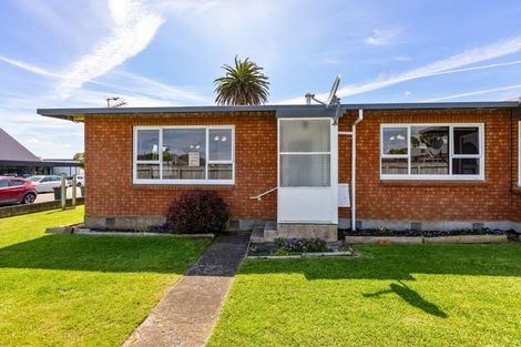 Photo of property in 1/378 Devon Street East, Strandon, New Plymouth, 4312
