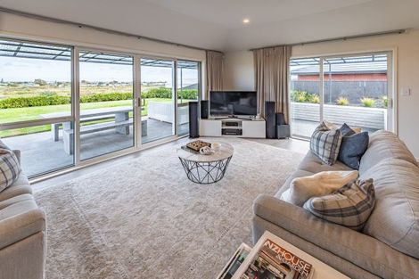 Photo of property in 37 Magnolia Crescent, Tawhero, Whanganui, 4501